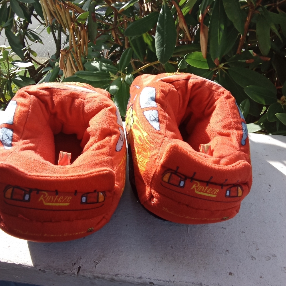 Disney Cars Lightning McQueen Slippers GUC Sz 11/12 - Picture 3 of 6